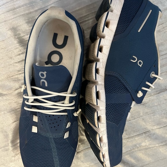 QU Cloudflow Shoes - QU Cloudflow Sneakers